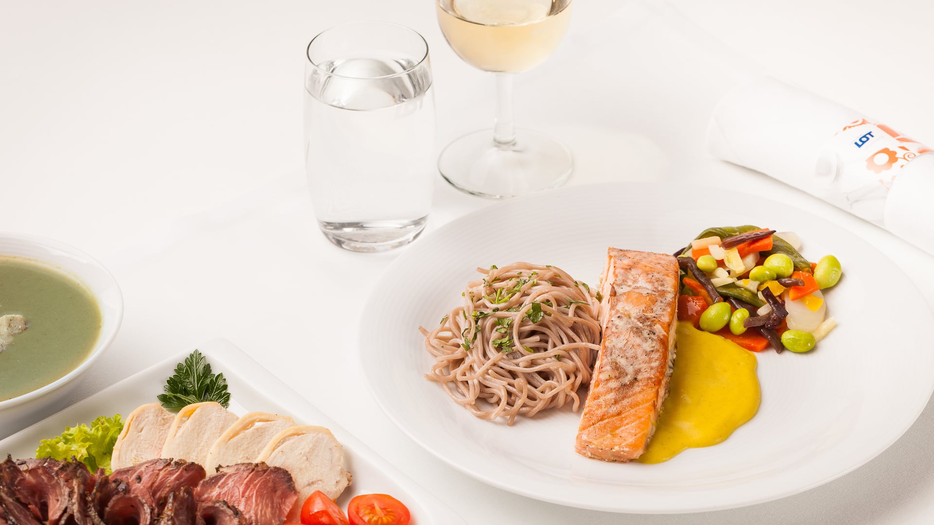 Airline review Cuisine - LOT - Polish Airlines - 3