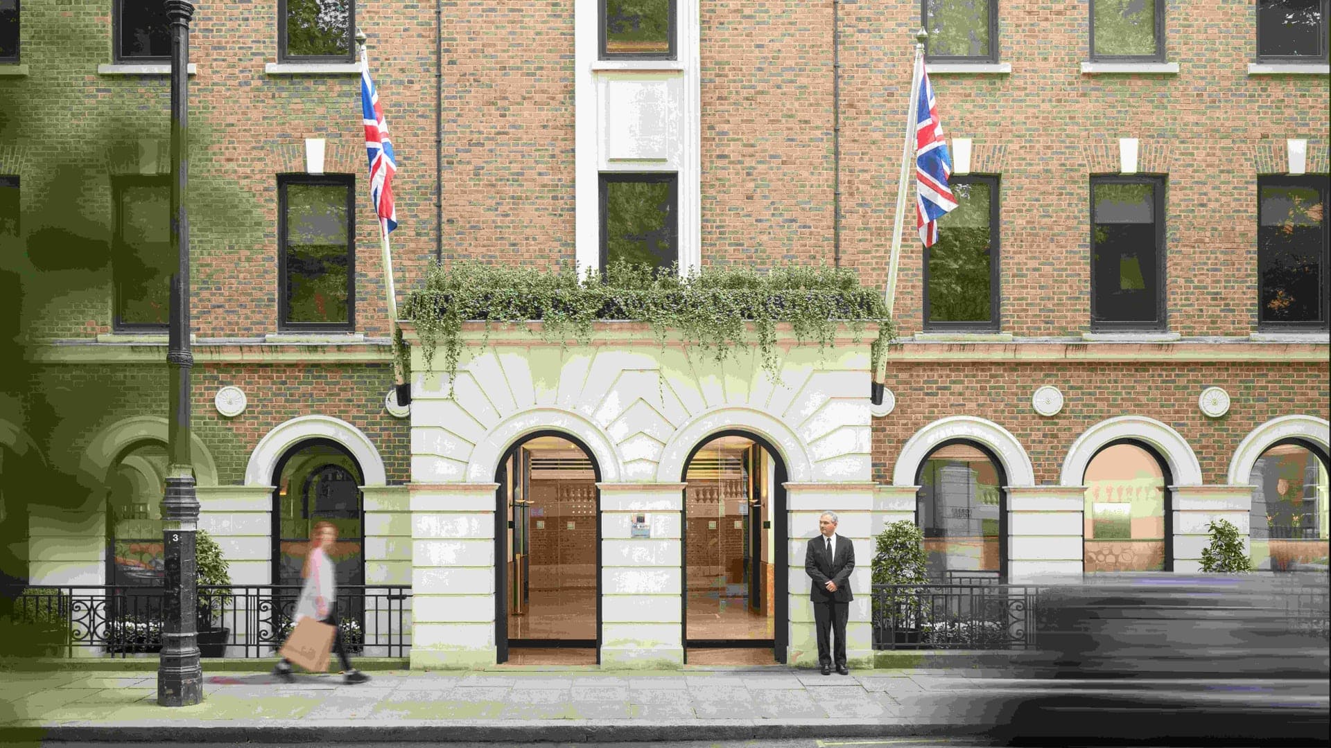 COMO The Halkin image