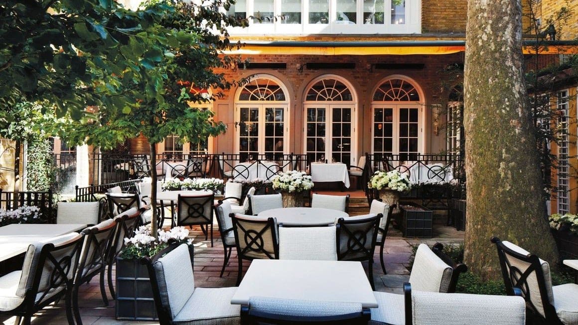 Outdoor resturant at the Beaumont london