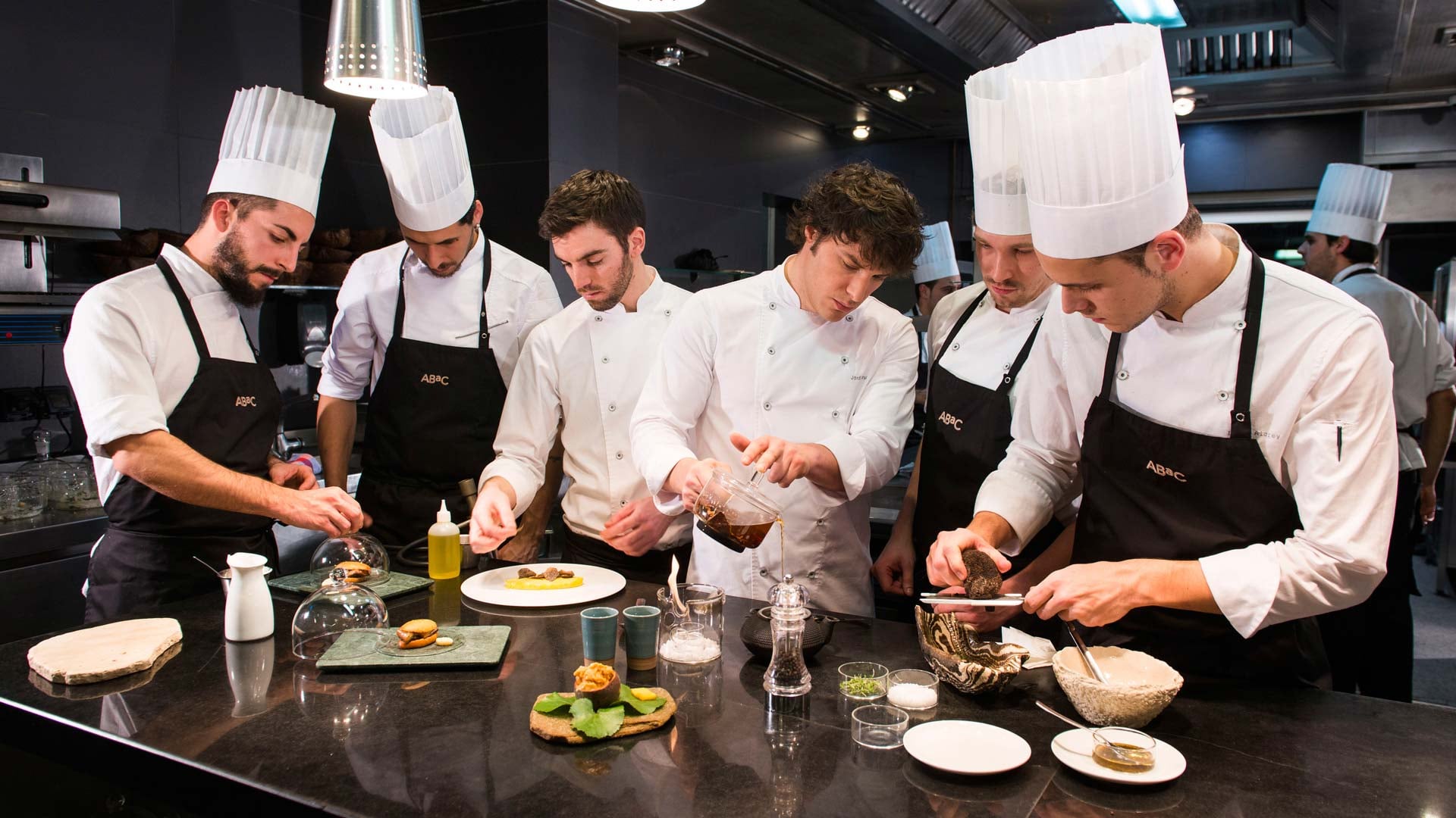 10 Best Hotels with Three Michelin-starred Restaurants image