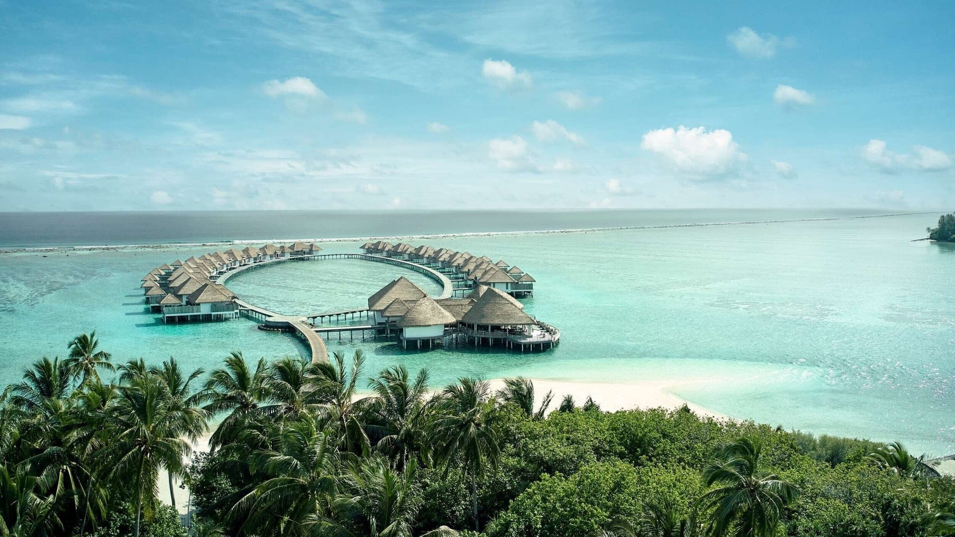 COMO Maalifushi with nature and suite extension stretching out to the water.