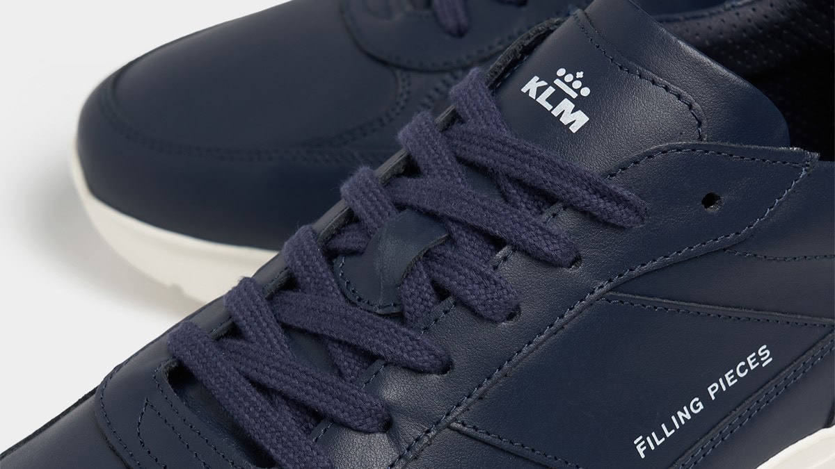 Airlines News - KLM allows Crew to wear sneakers