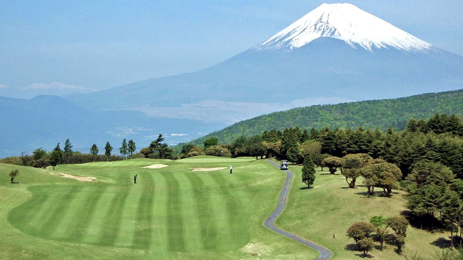 Golf arena with tall mountain in backround with snow.