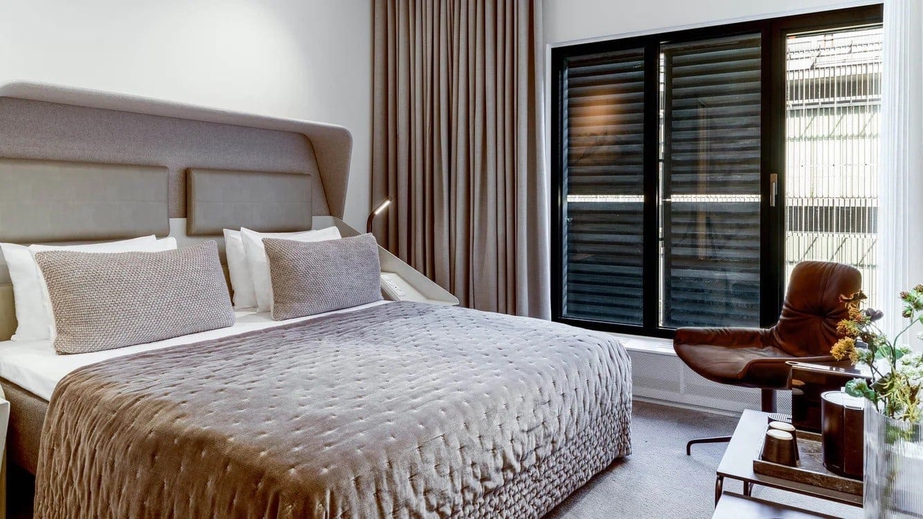 King size bed in a room at the socialist, a tribute portofolio hotel copenhagen