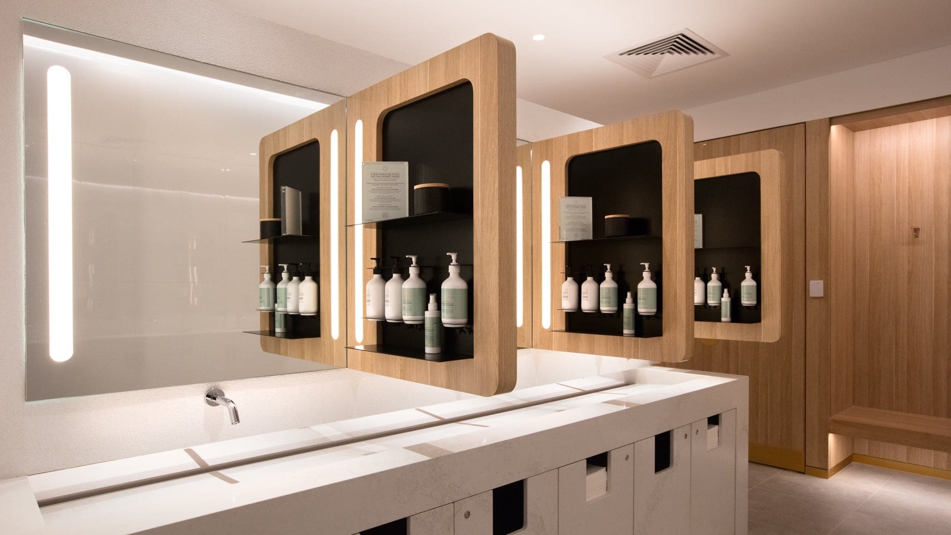 Airline review Airport experience - Qantas - 10