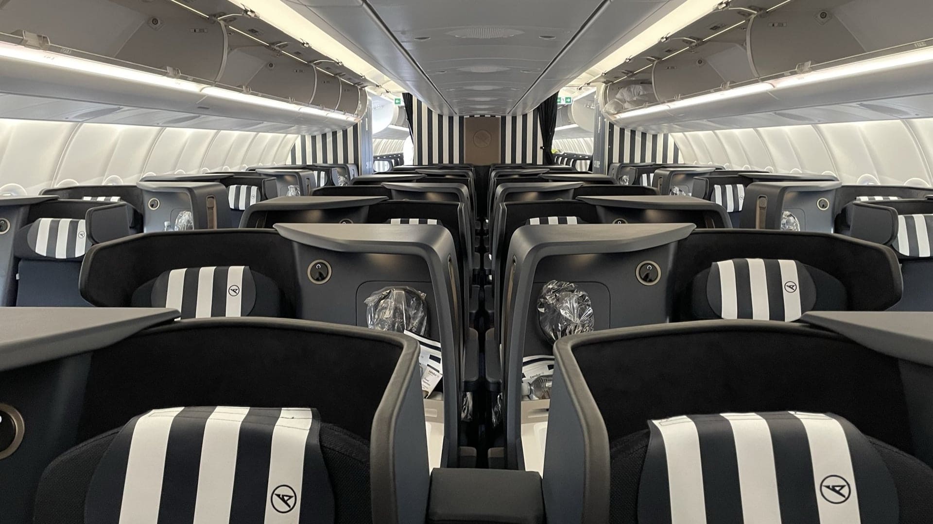 Airline review Cabin & Seat - Condor - 1