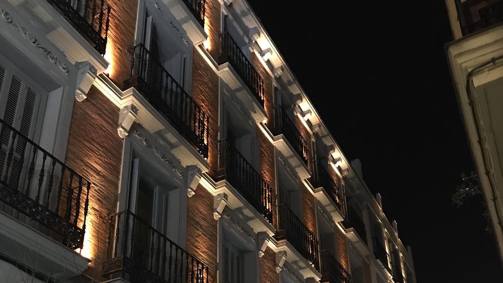 Outside the Gran Hotel Inglesin Madrid at night time