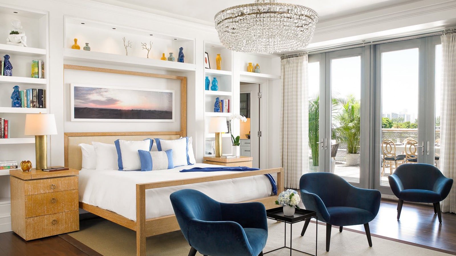 Livley and luxery exclusive hotel room at The Betsy offering a kingsize bed and a private terrace with a view of Miami