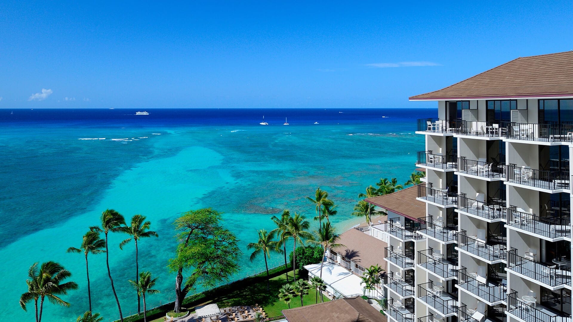 View of the ocean and Halekulani Hotel.