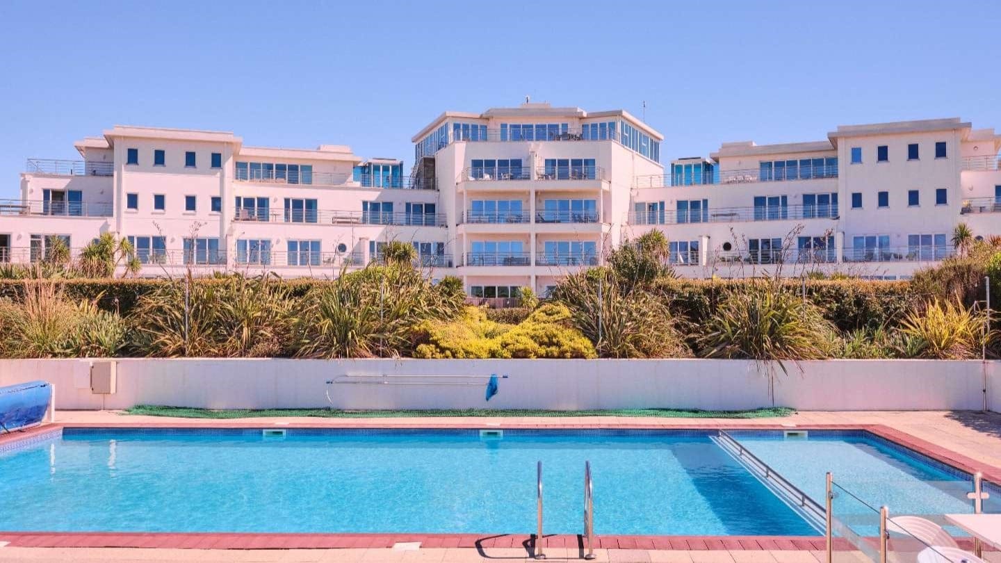 Hotel review Service & Facilities' - St Moritz Hotel & Cowshed Spa - 0