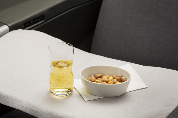 SAS inför nytt matkoncept i business class på långlinjer - Huvudserveringen - med varma nötter och fler val av förrätt och huvudrätt - 1