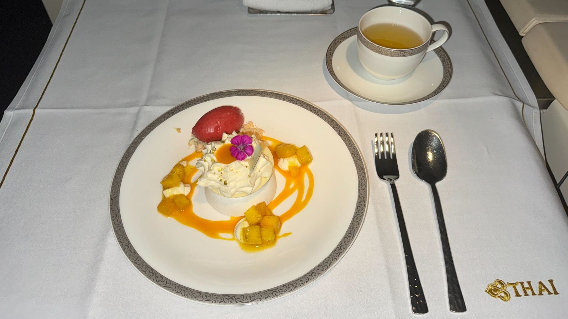 Airline review Cuisine - Thai Airways - 1