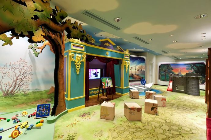 Hong Kong Disneyland Hotel - 15