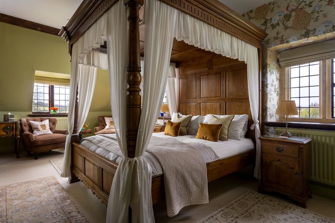 Abbots Grange Manor House - 20