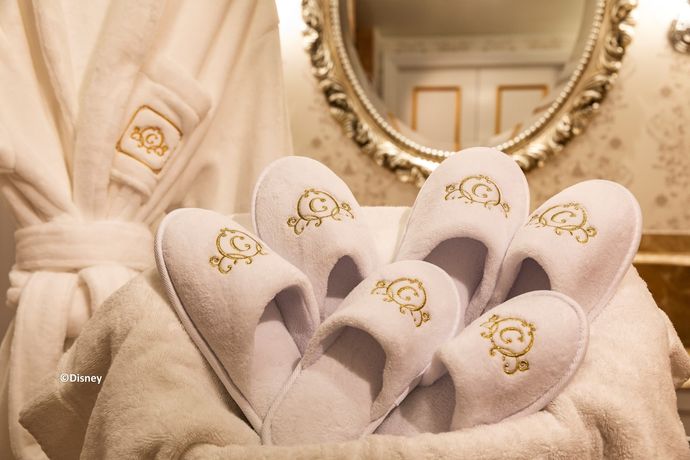 Hong Kong Disneyland Hotel - 12