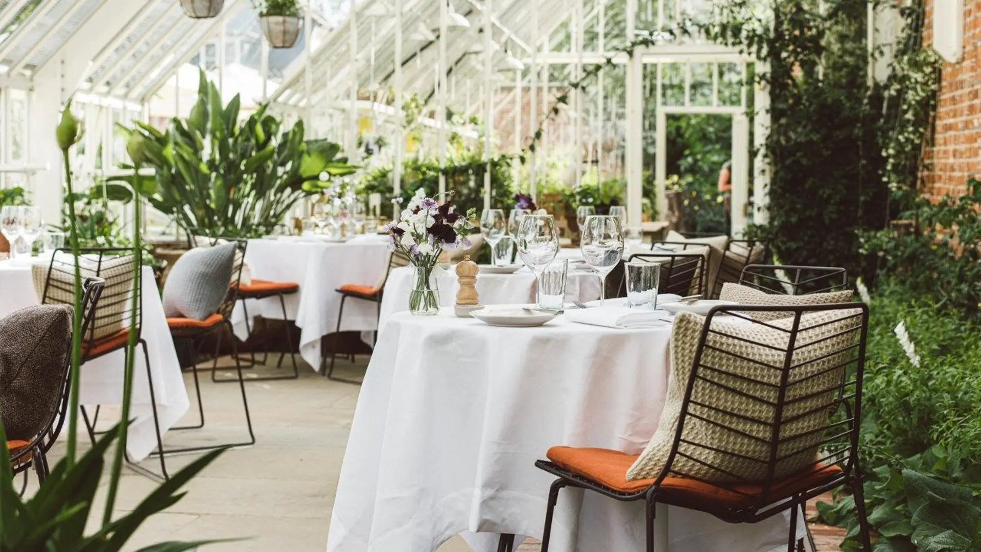 Hotel review Restaurants & Bars' - Heckfield Place - 2