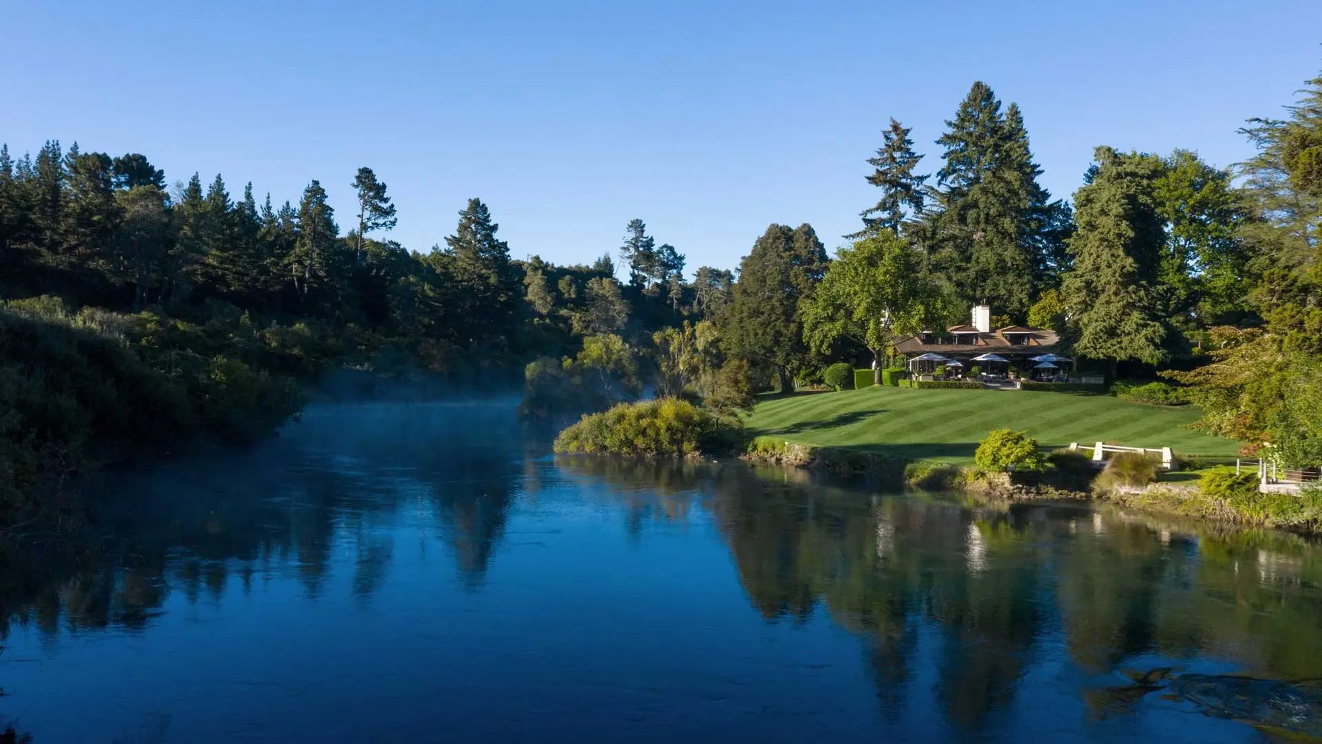 Hotel review Location' - Huka Lodge - 0