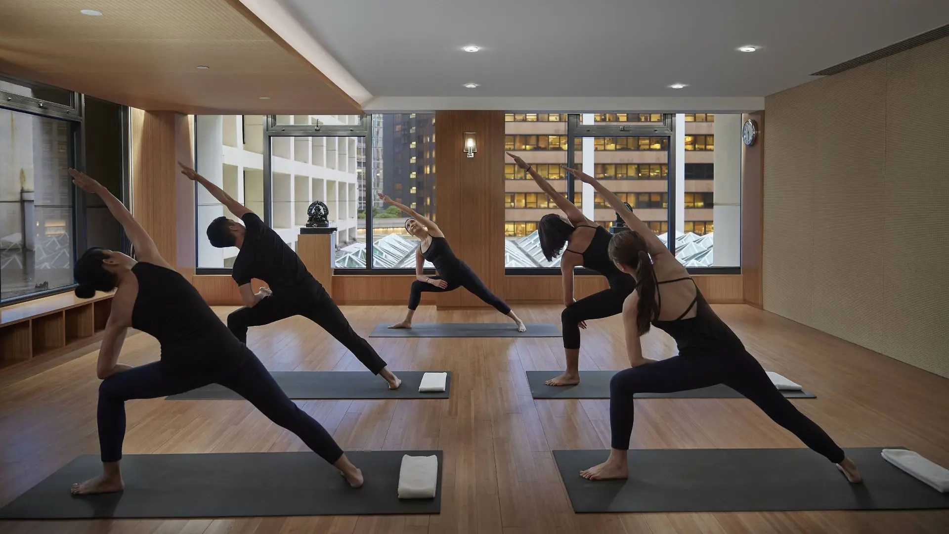 Hotel review Service & Facilities' - The Landmark Mandarin Oriental Hong Kong - 3