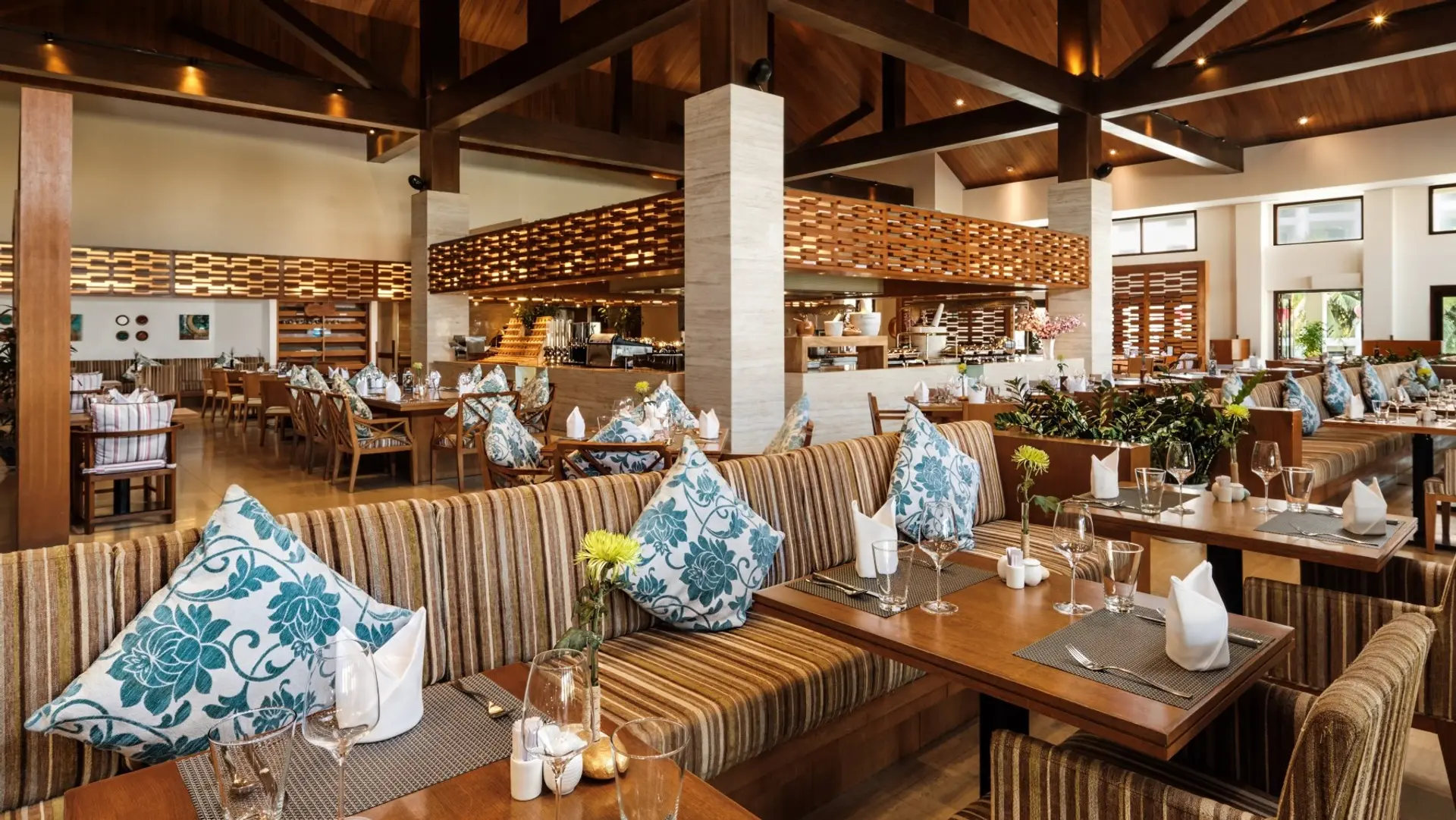 Hotel review Restaurants & Bars' - Pullman Danang Beach Resort - 4