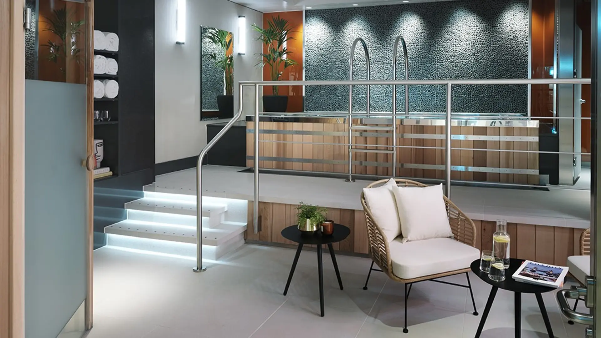 Hotel review Service & Facilities' - The Athenaeum Hotel & Residences  - 5