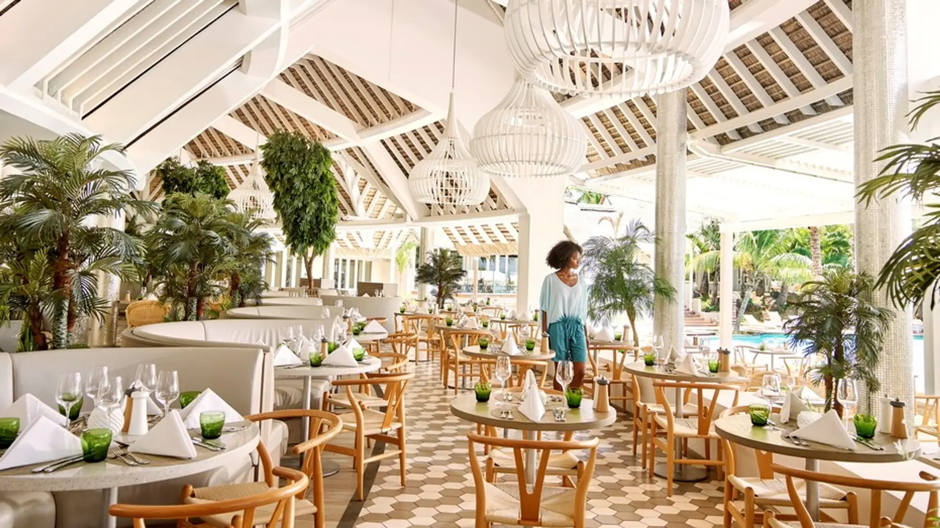 Hotel review Restaurants & Bars' - LUX* Grand Gaube - 1