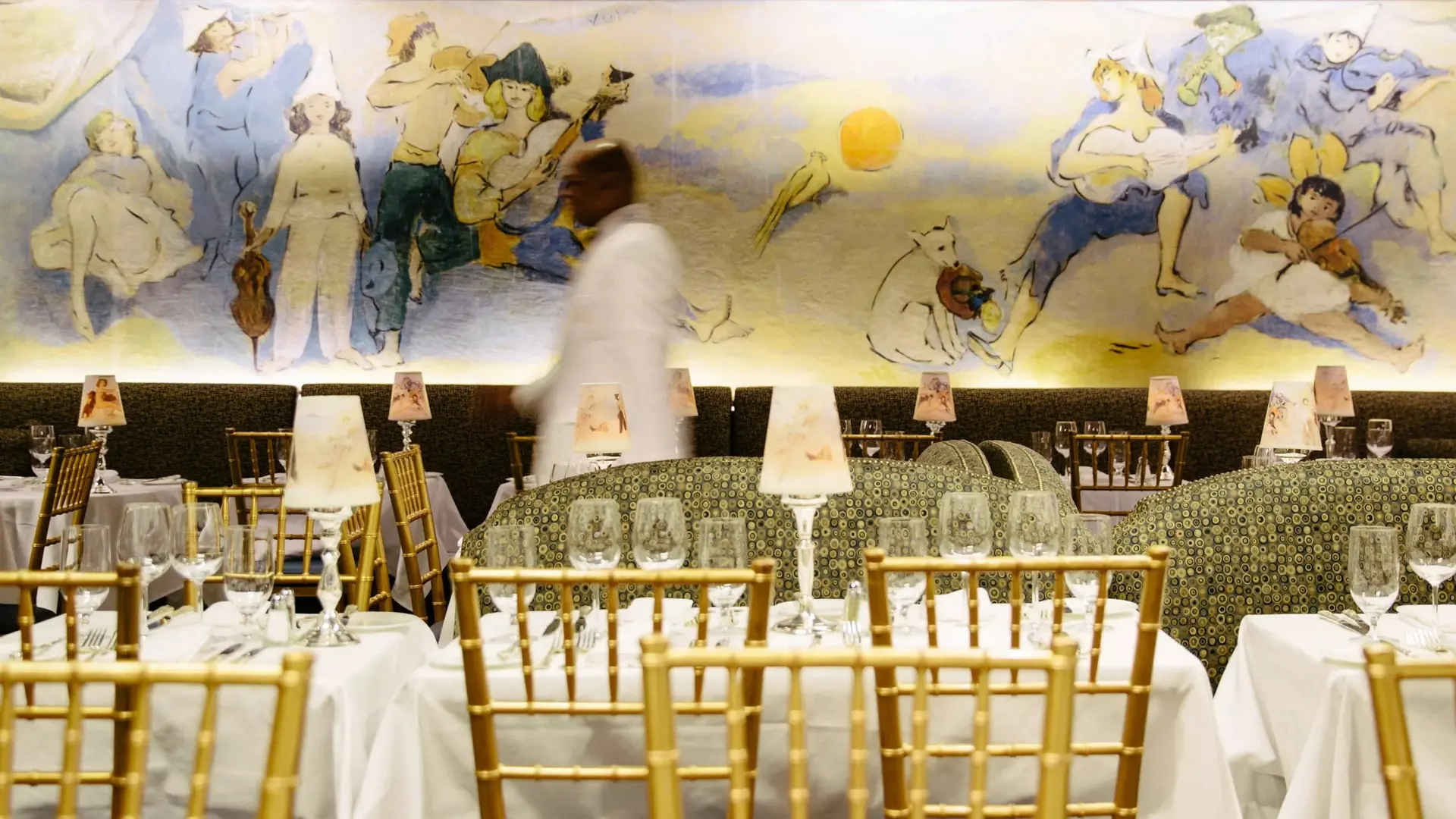 Hotel review Restaurants & Bars' - The Carlyle, A Rosewood Hotel - 1