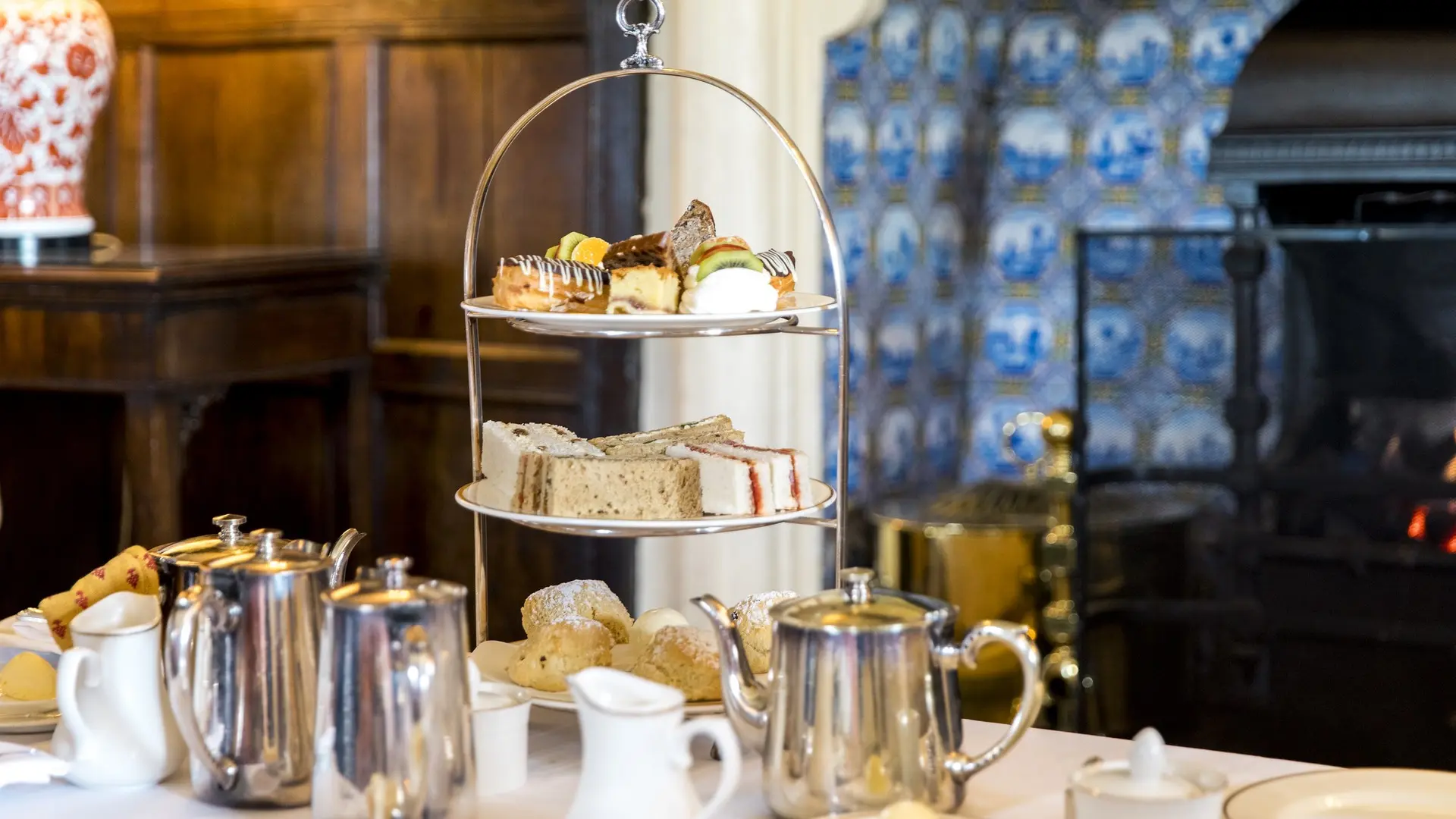 Hotel review Restaurants & Bars' - Bodysgallen Hall & Spa - 1