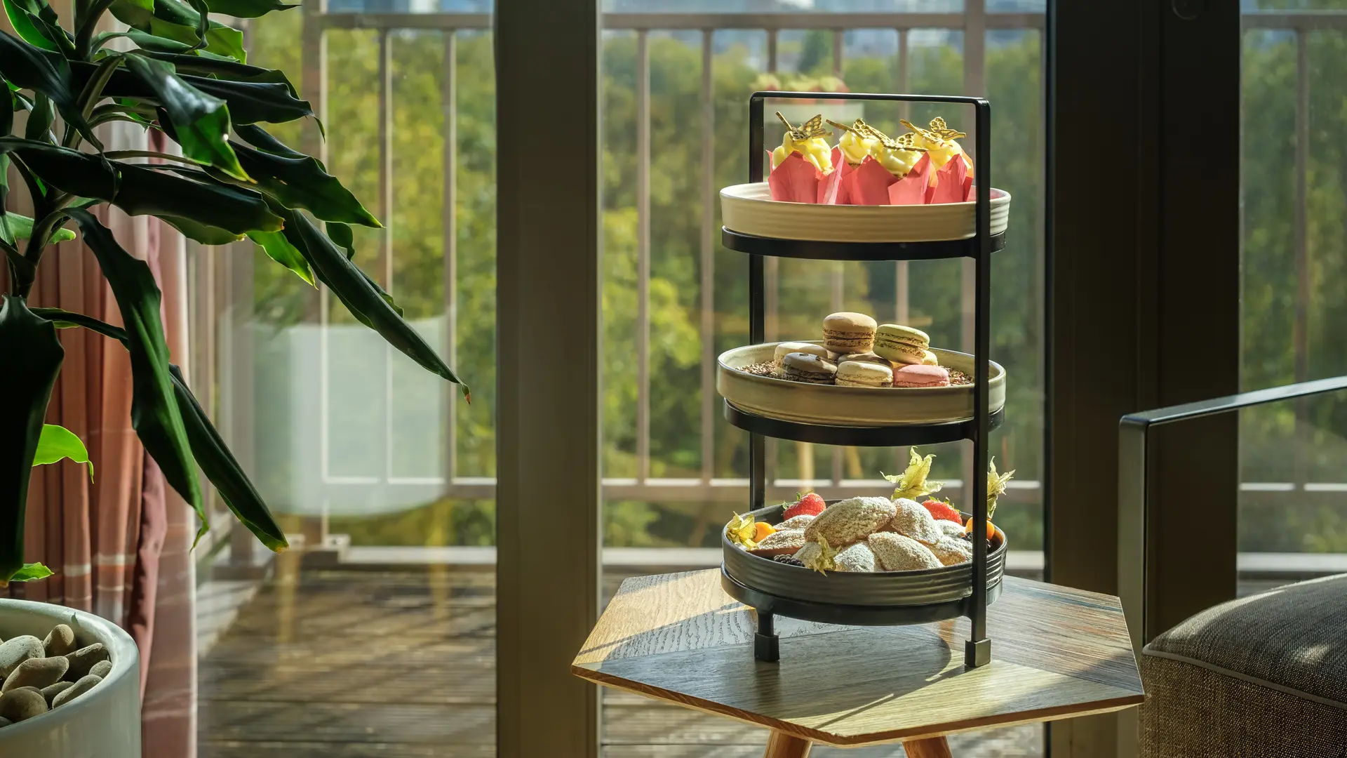 Hotel review Restaurants & Bars' - The Athenaeum Hotel & Residences  - 0