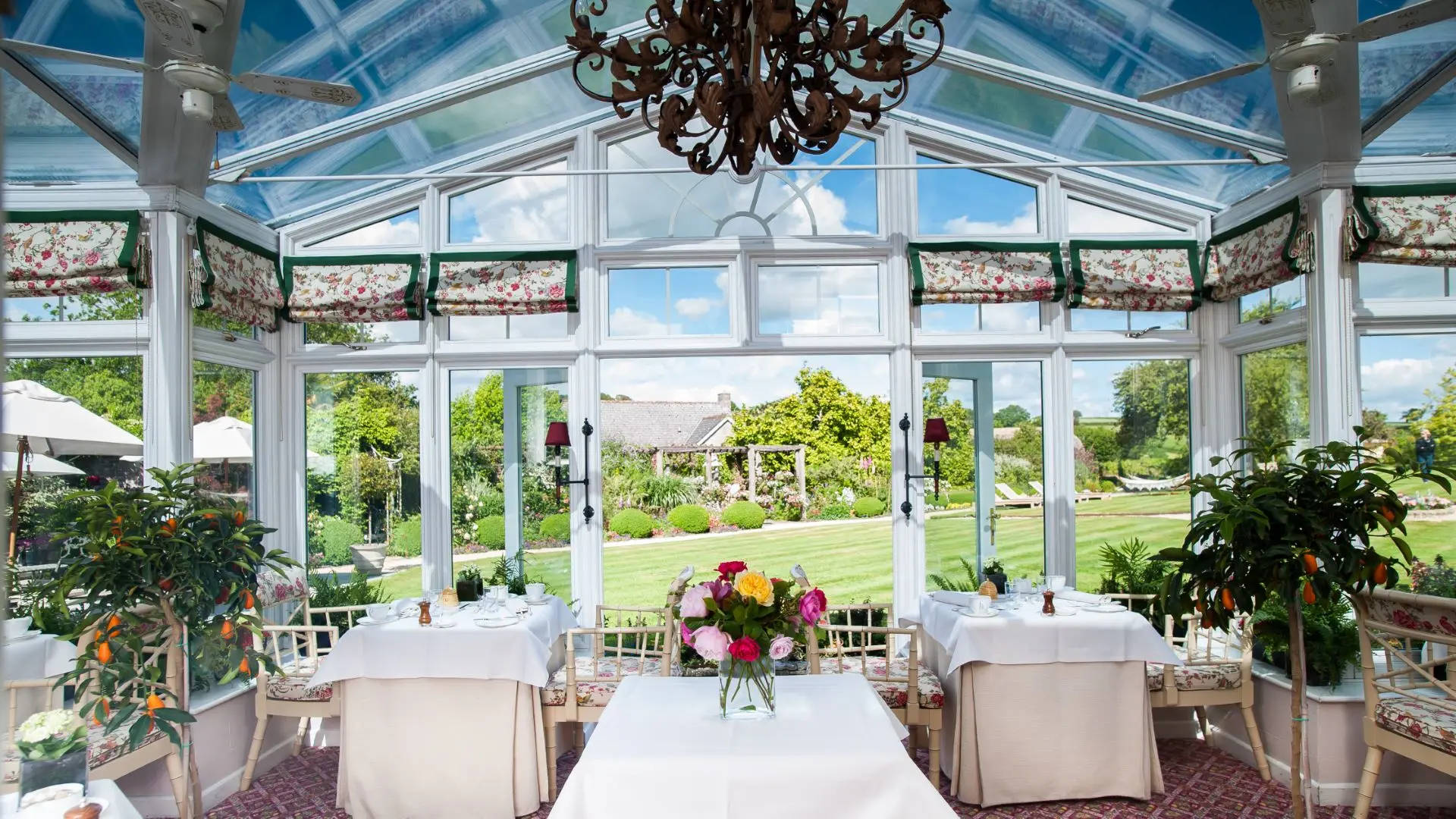 Hotel review Service & Facilities' - Summer Lodge Country House Hotel & Restaurant - 0