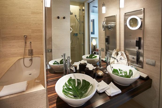 Verified hotel review - Sina The Gray - 3