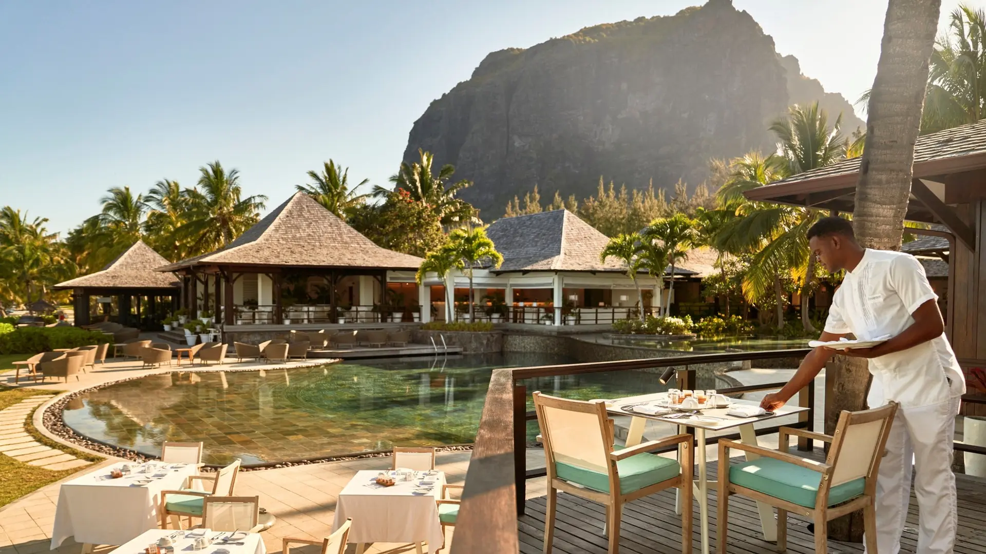 Hotel review Restaurants & Bars' - LUX* Le Morne - 3
