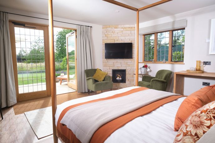 Abbots Grange Manor House - 31