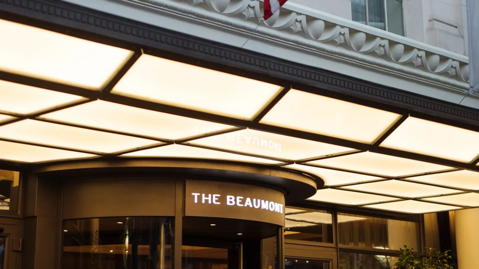 Hotel review Location' - The Beaumont Hotel - 2