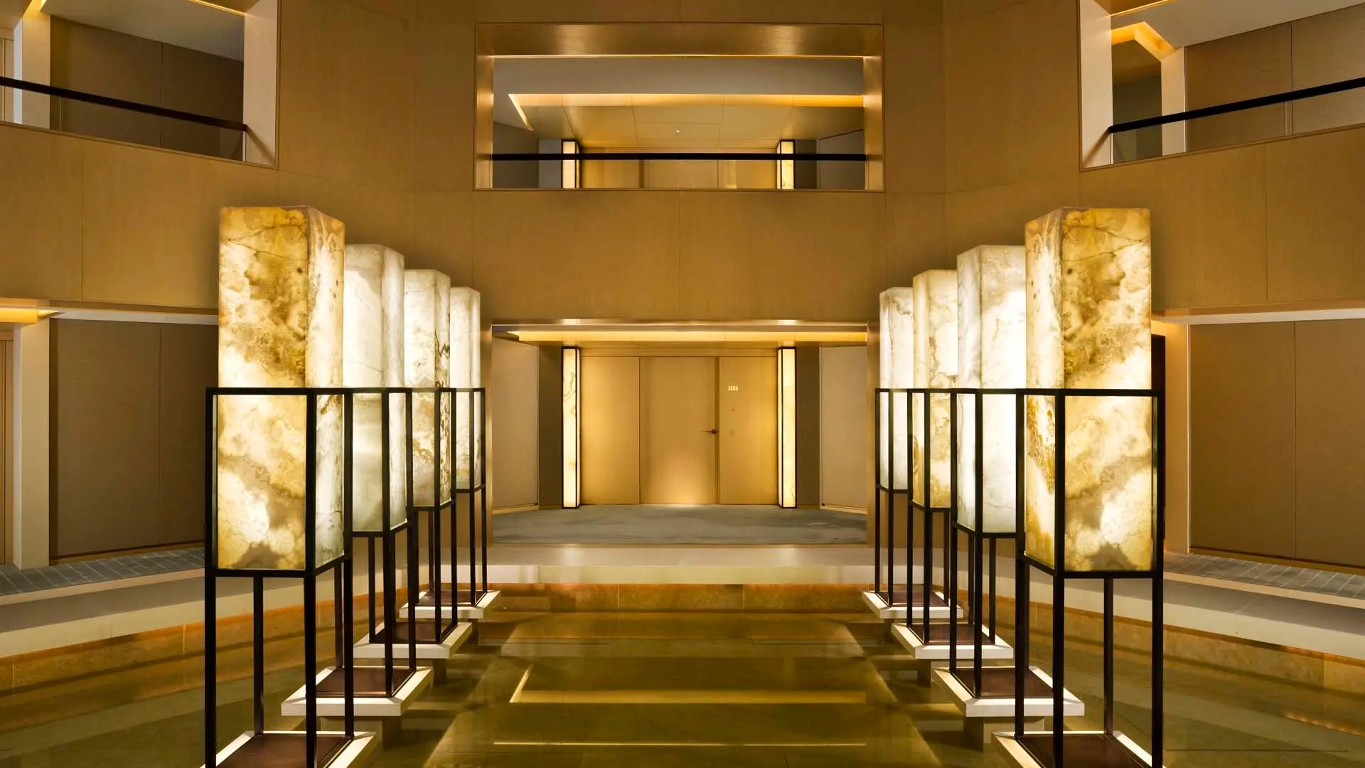 Hotel review Location' - The Upper House - 1