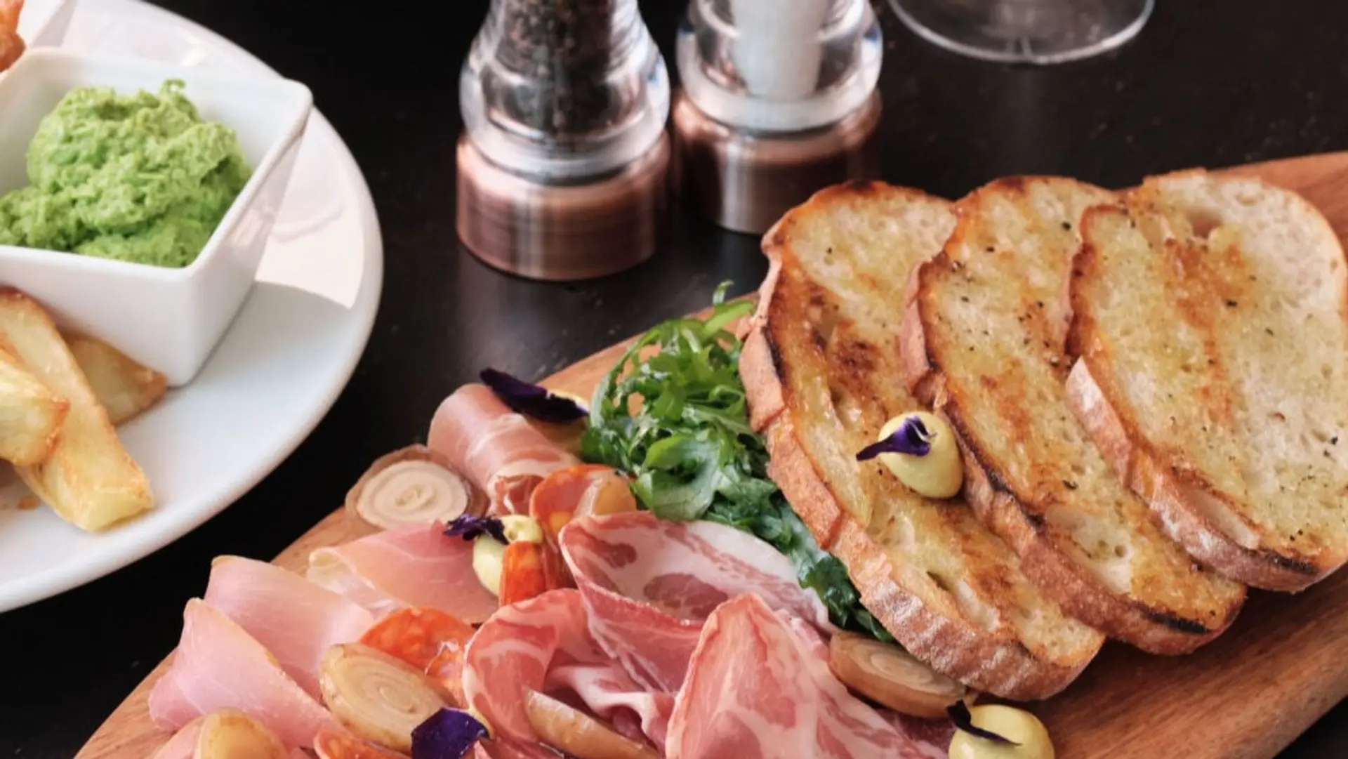 Hotel review Restaurants & Bars' - St Moritz Hotel & Cowshed Spa - 4