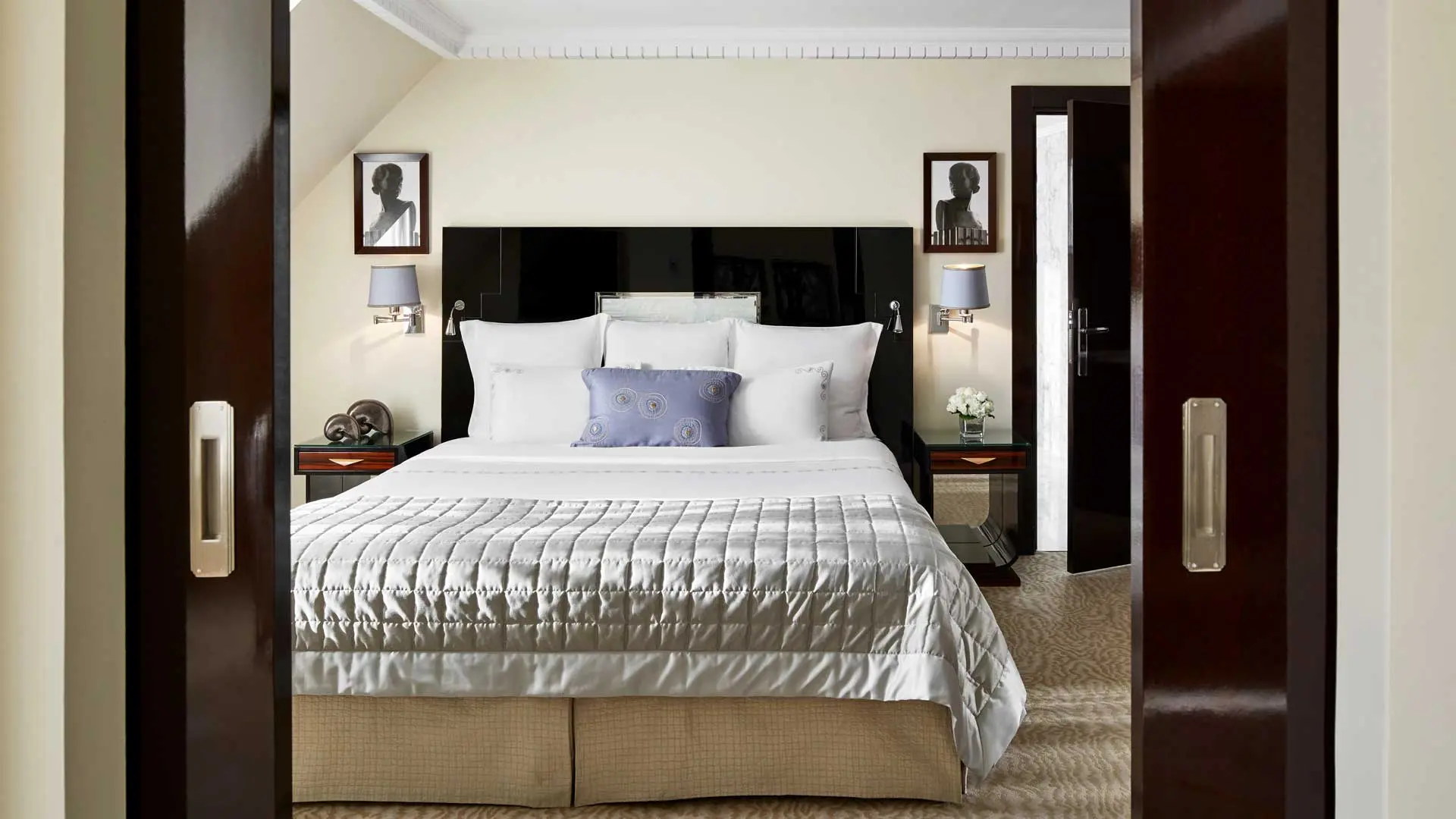 Hotel review Accommodation' - Hôtel Plaza Athénée Paris - 17