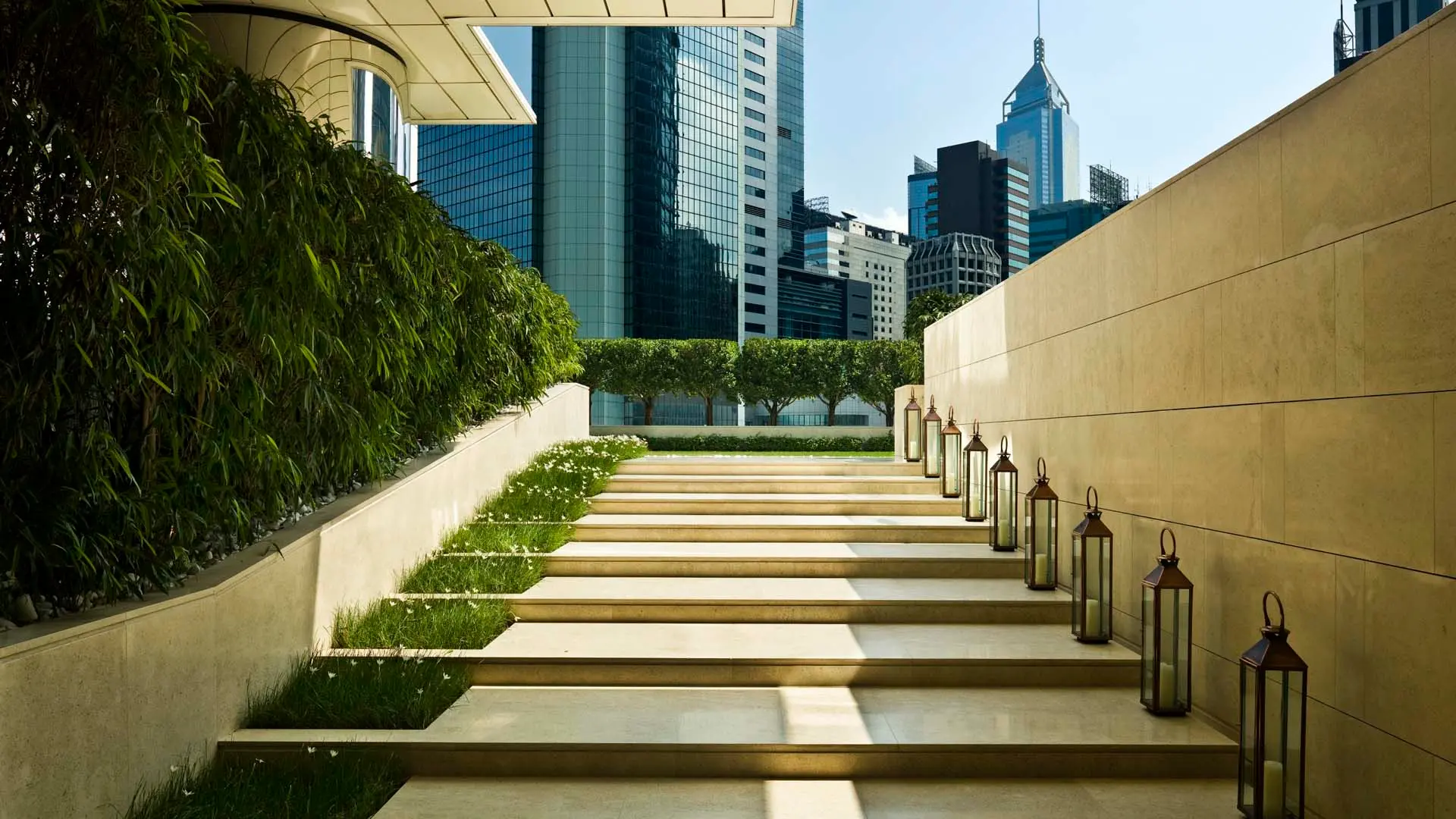 Hotel review Location' - The Upper House - 2