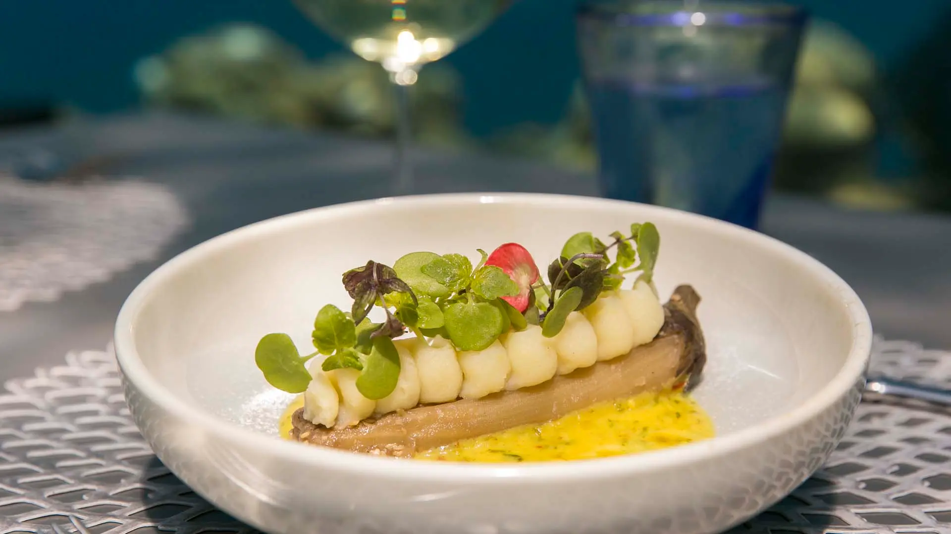 Hotel review Restaurants & Bars' - Hurawalhi Island Resort - 6