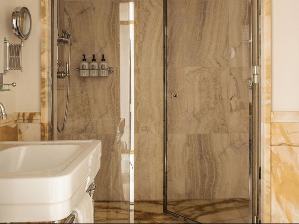 Verified hotel review - Hôtel Balzac - 11