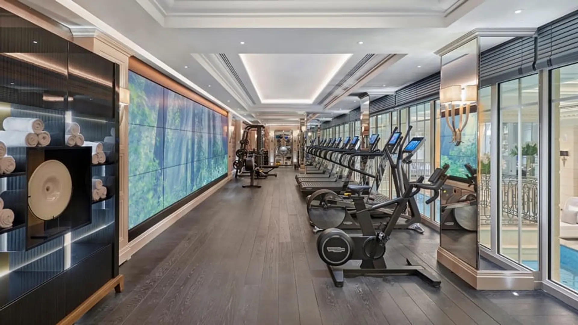 Hotel review Service & Facilities' - Four Seasons Hotel George V Paris - 1