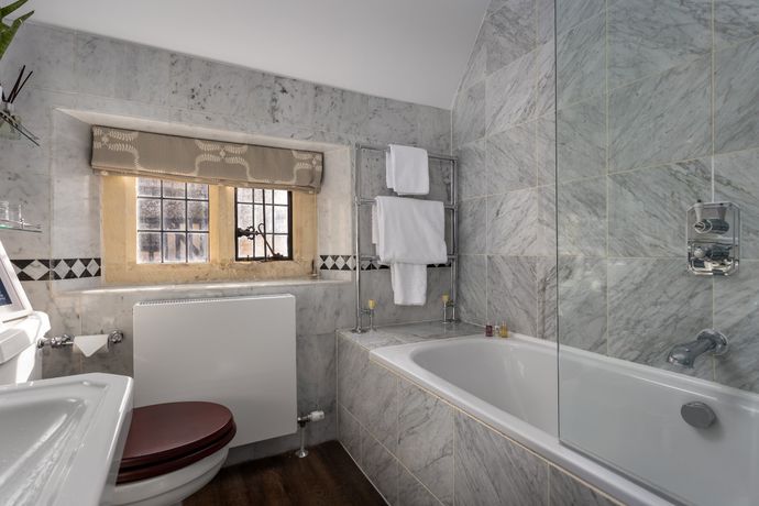 Abbots Grange Manor House - 21