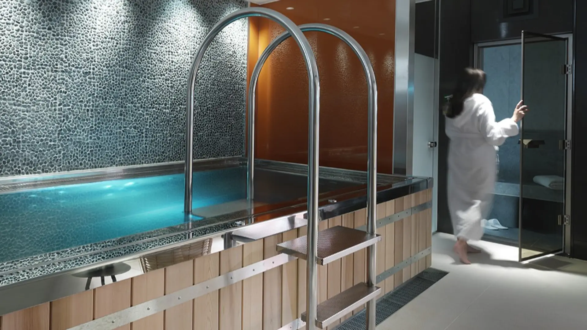 Hotel review Service & Facilities' - The Athenaeum Hotel & Residences  - 4