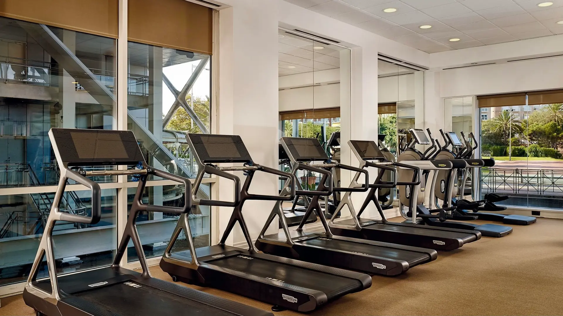 Hotel review Service & Facilities' - Hotel Arts Barcelona - 4