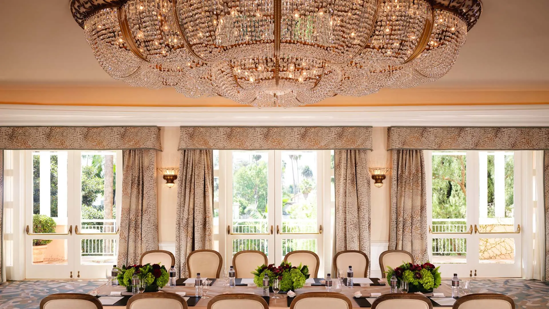 Hotel review Restaurants & Bars' - The Beverly Hills Hotel - 2