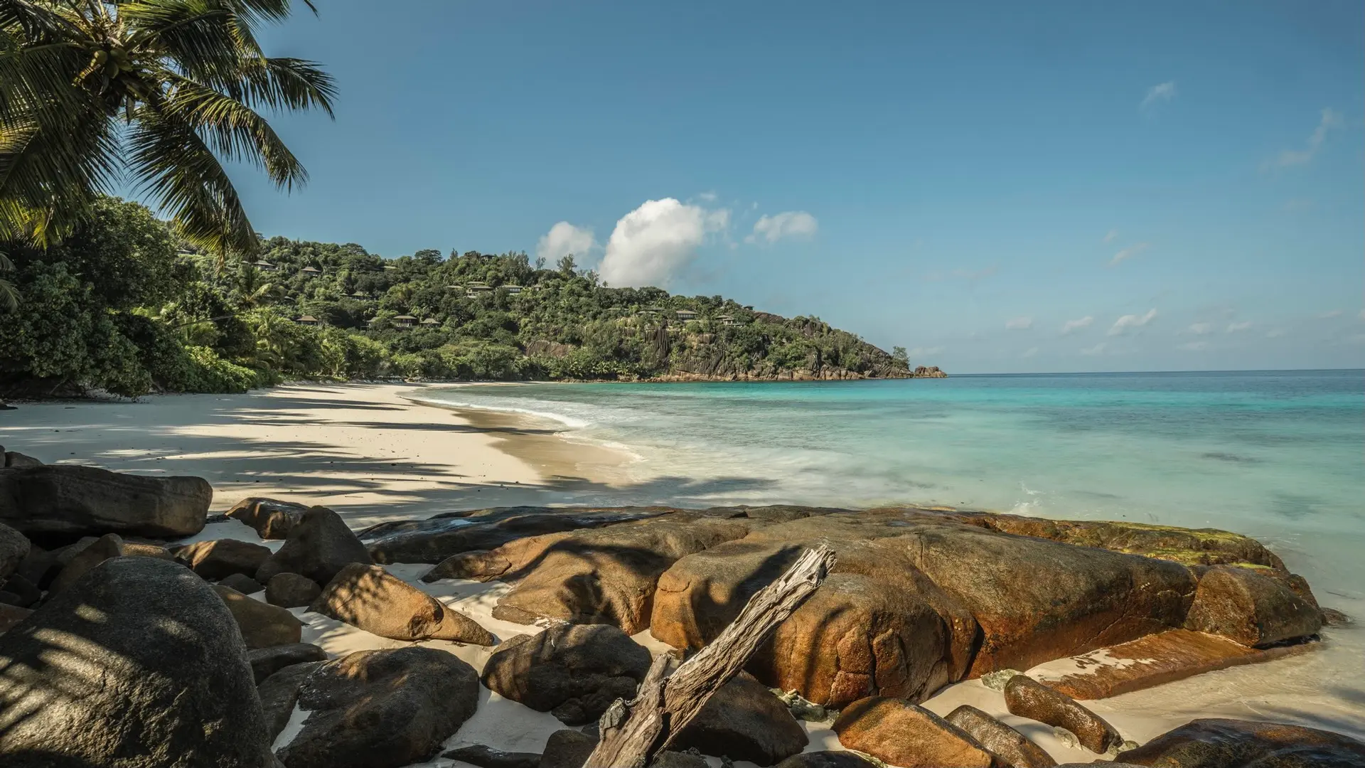 Hotel review Location' - Four Seasons Resort Seychelles - 2