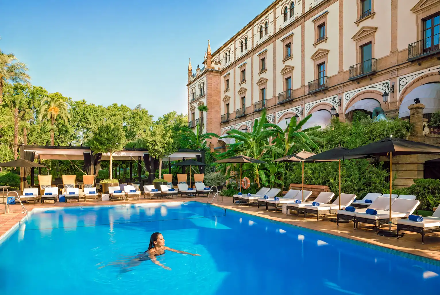 Hotel Alfonso XIII - The Pool on Warm Days and Dining - 3