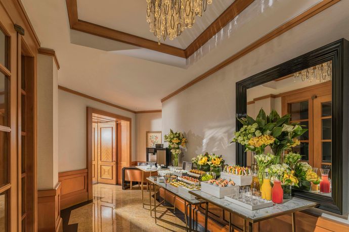 Verified hotel review - Four Seasons Hotel Singapore - 30