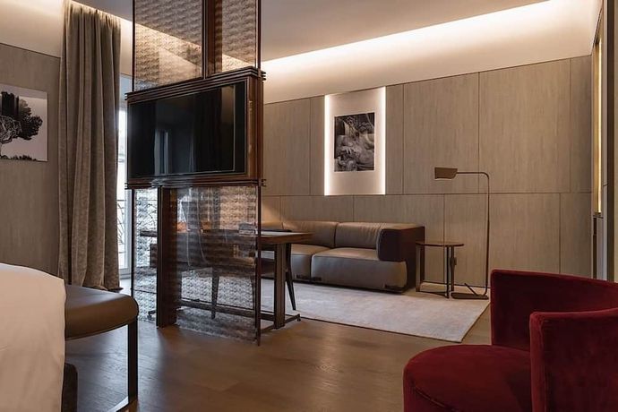 Verified hotel review - Fendi Private Suites - 35