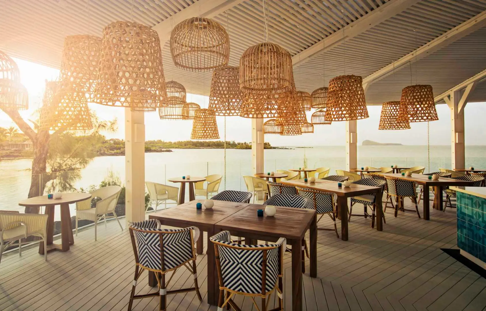 Hotel review Restaurants & Bars' - LUX* Grand Gaube - 4