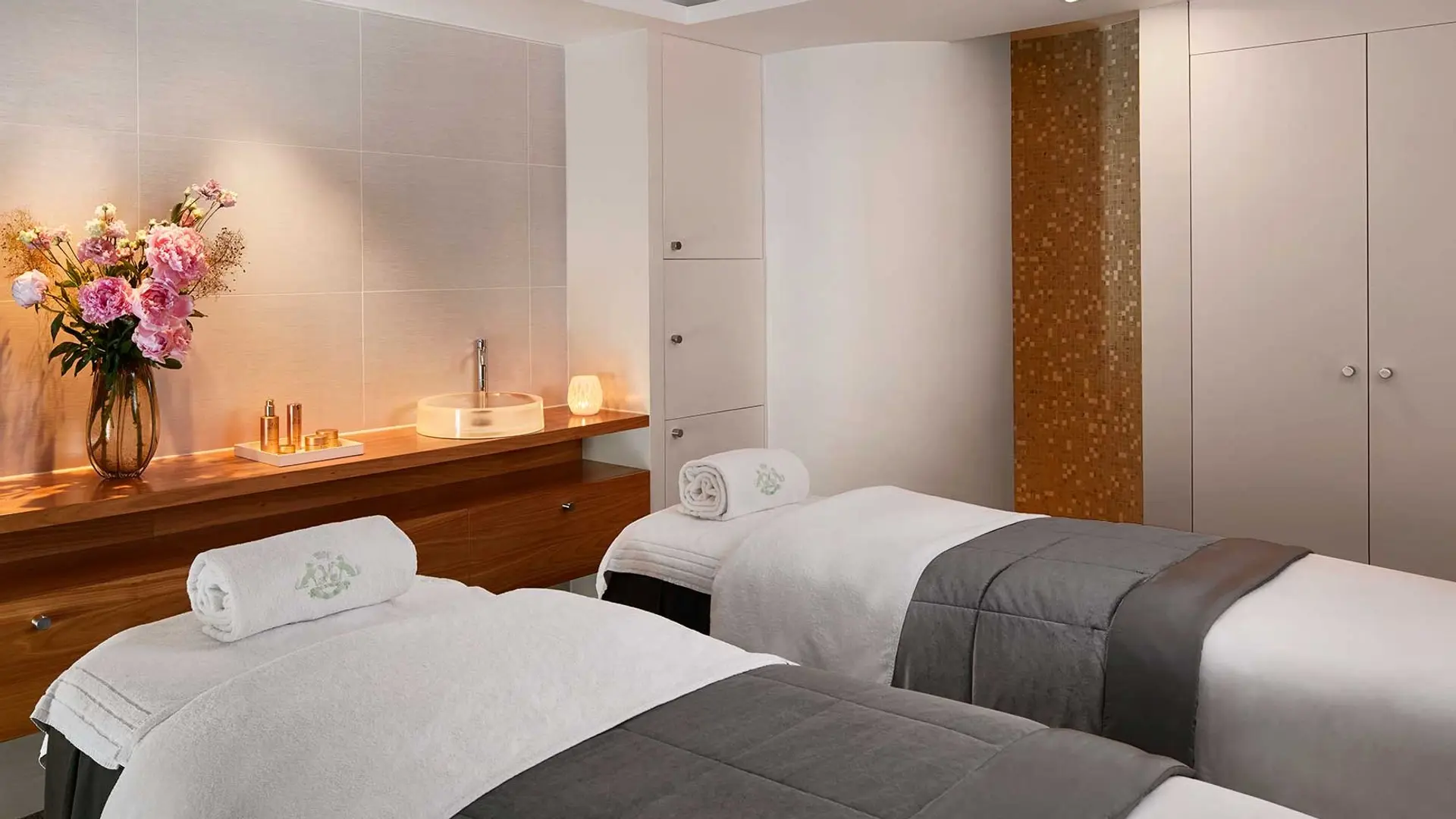 Hotel review Service & Facilities' - Le Meurice - 0